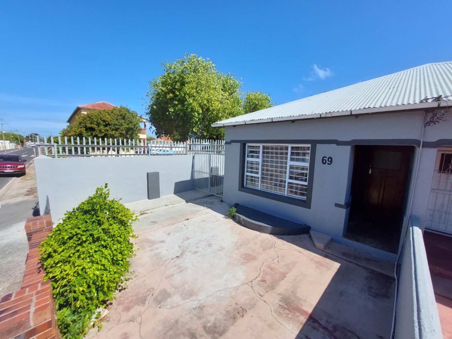 To Let 2 Bedroom Property for Rent in Lansdowne Western Cape